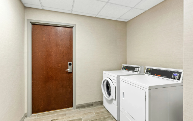 Hampton Inn & Suites Grove City