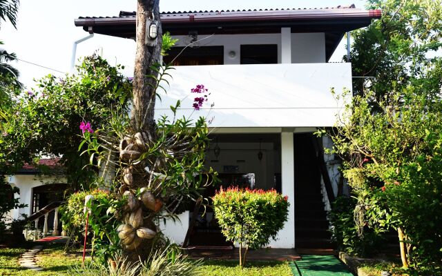 Отель Star Holiday Resort Шри-Ланка, Хиккадува - 2 отзыва об отеле, цены и фото номеров - забронировать отель Star Holiday Resort онлайн вид на фасад