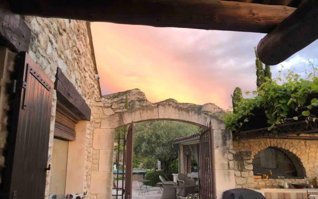 Villa Near Avignon With Separate Suites