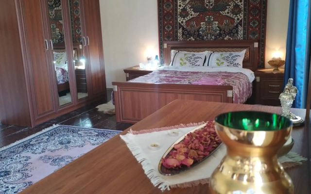 Ali Ancient House 555