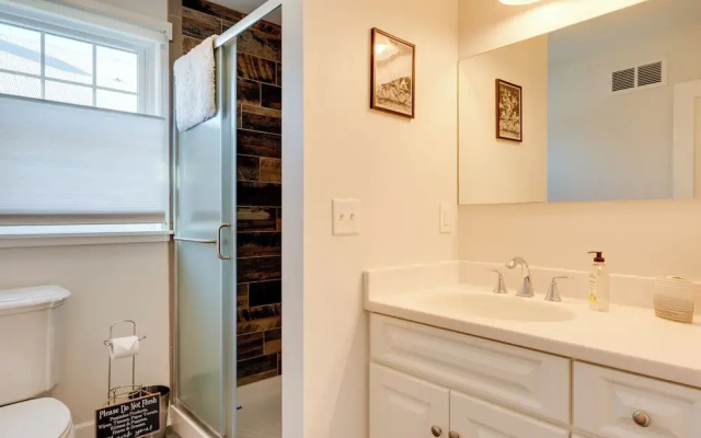 Charming Farmhouse: Walk to Village + Trails!