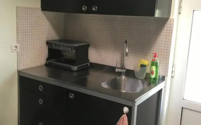 Leonidas apartments 1