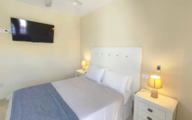 Apartment With Jacuzzi and pool access