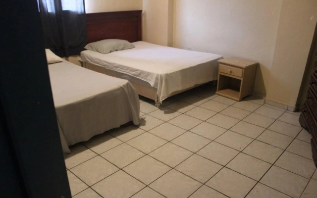 Hostal Guacamayos Rafting Backpacker .