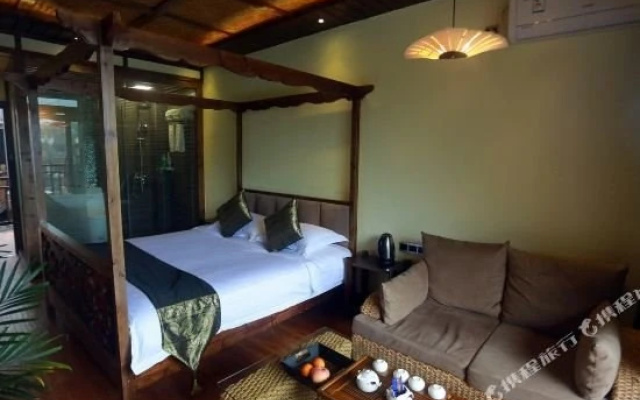 Xifeng Shouma Hostel Huilongge(凤凰西风瘦马客栈)