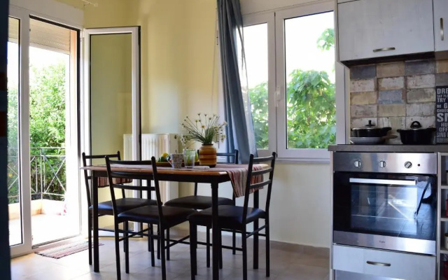 Sunny Sea-View Apartment in Halepa
