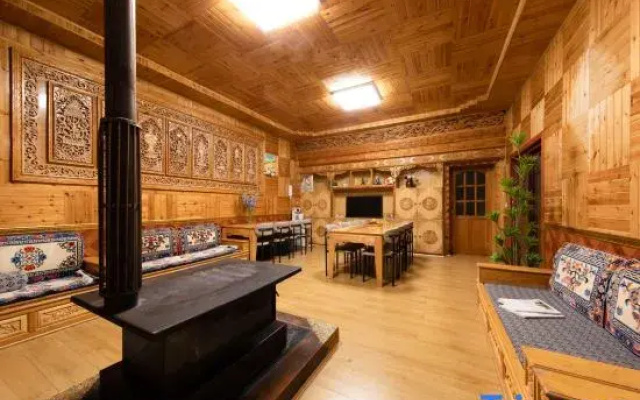 Shangri-La Qibei Homestay (Dukezong Ancient City)