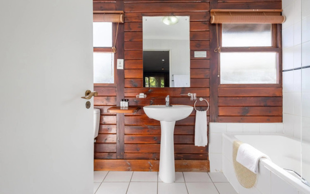 Knysna Log-Inn Hotel