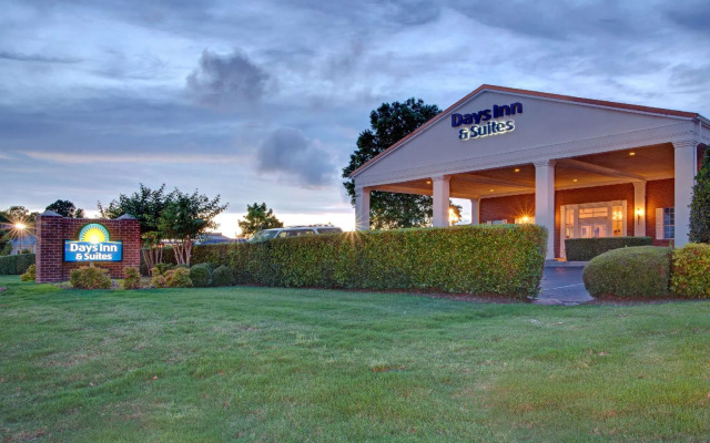 Days Inn & Suites by Wyndham Collierville Germantown Area