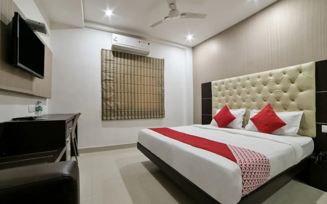 OYO 16894 Aditya Residency