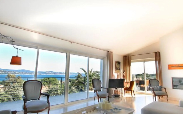 Modern holiday home in Gassin with private pool
