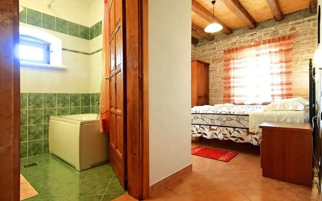 Authentic Villa in Tinjan With Private Pool