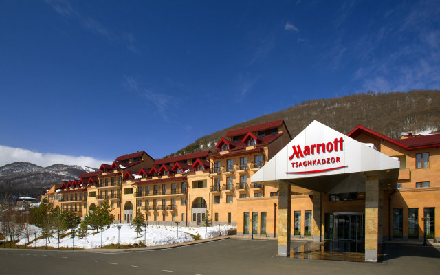 Отель Цахкадзор Marriott Армения, Цахкадзор - 1 отзыв об отеле, цены и фото номеров - забронировать отель Цахкадзор Marriott онлайн вид на фасад