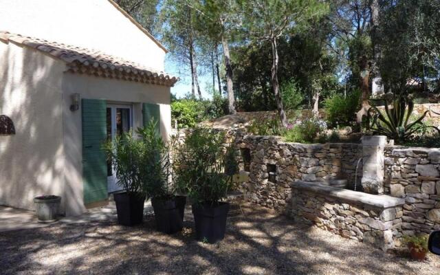 Sous les Pins de Nages