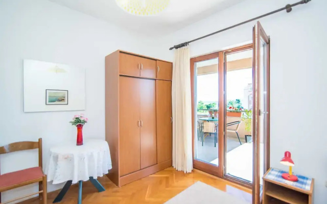 Comfortable Kastel Stafilic Apartment With Balcony