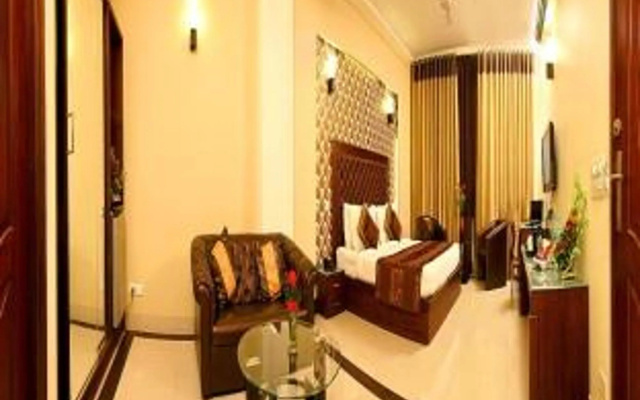 Lloyd Residency