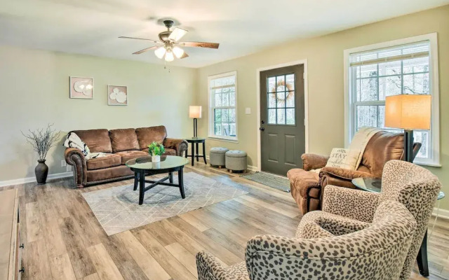 Beautiful Clarkesville Home ~ 8 Mi to Helen!