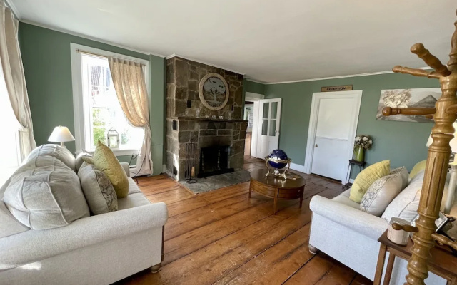 Stone Hearth Inn & Tavern