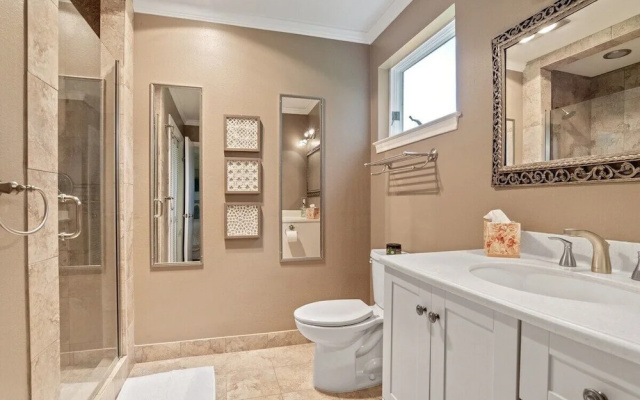 Updated 1-bedroom House in Baton Rouge