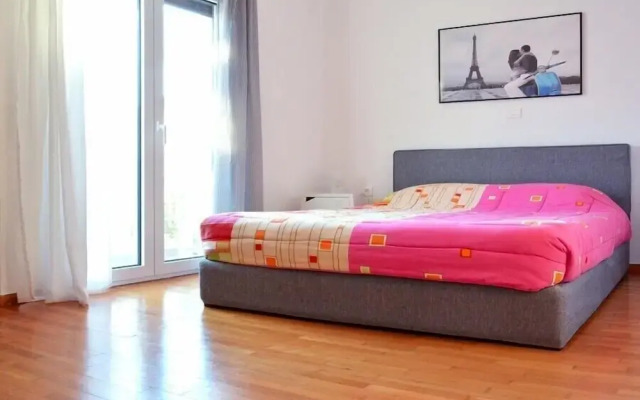 Adorable flat next to Marina Alimou