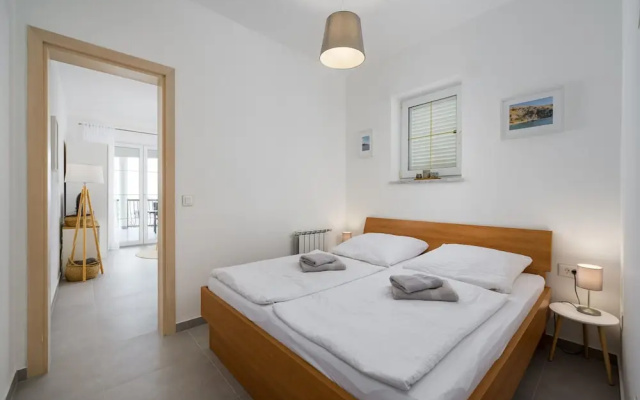 Cosy Apartment With Fenced Garden