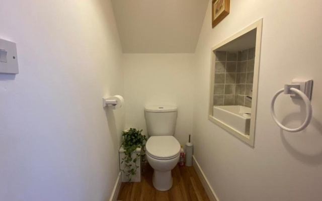 Comfy 2 Bed House Located at Wareham Train Station