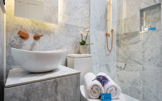 Stylish Hyde Park Gem