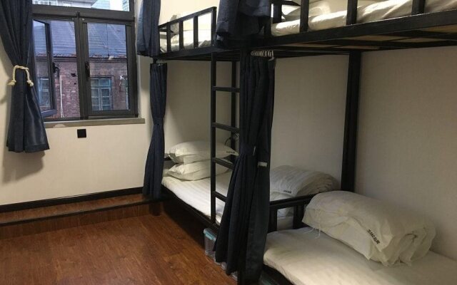 Zeako Youth Hostel