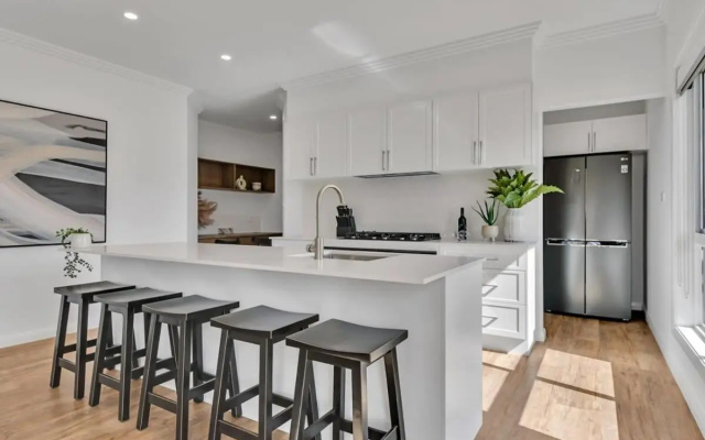 Hideaway on Curran - Modern & Comfy Retreat in CBD Firepit