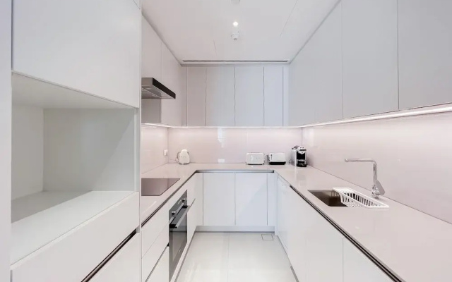 Jumeirah Gate Tower - Luton Vacation Homes