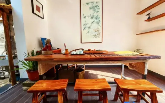 Taohuatan Bajing Jingshe Homestay