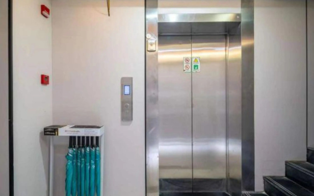 Baiyou Hotel (Shanghai Hongqiao Airport Wuzhong Road)