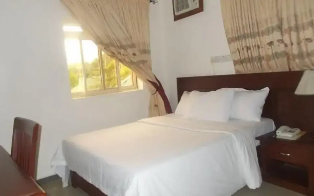 Franphinas Suites and Hotel