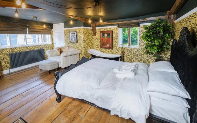 Luxury 3 Bed Manor House Hot Tub Cinema Room Skytv