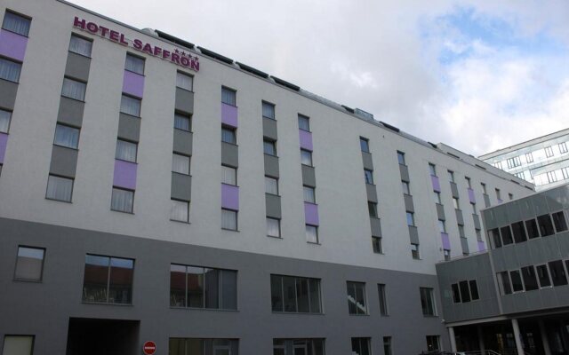 Hotel Saffron вид на фасад