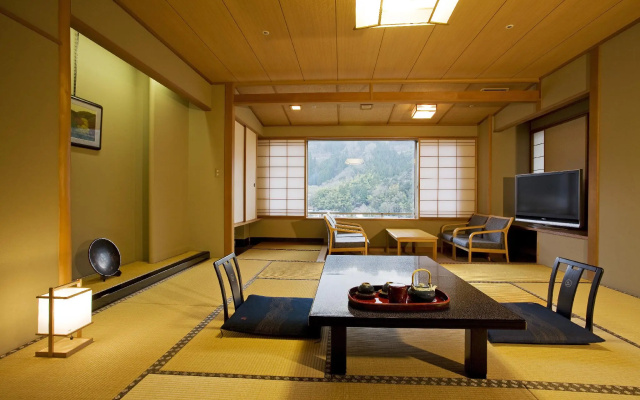 Izanro Iwasaki Ryokan