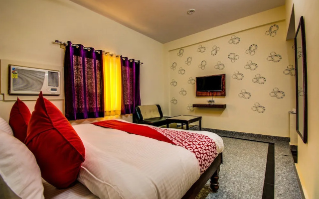 OYO 16578 RS Palace