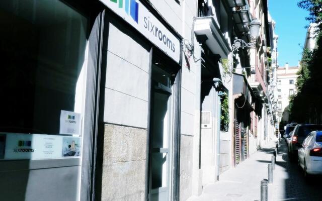 Отель Six Rooms Plaza Mayor вид на фасад