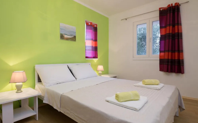 3 - Modern Apartment With Garden, 80m From Beach