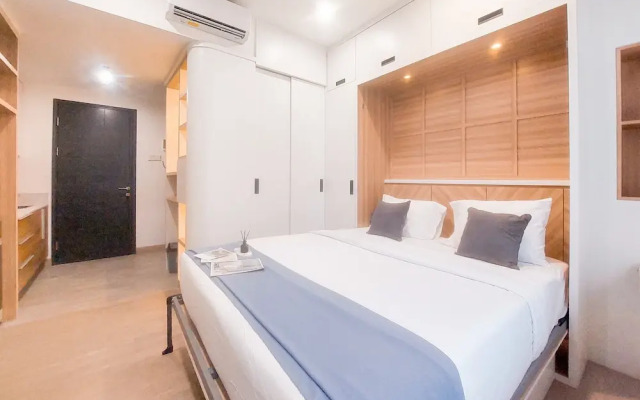 Good Choice And Homey Studio Apartment At Collins Boulevard