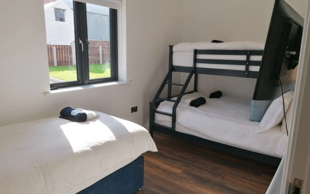 Lovely 3-bed Cabin in Meigh