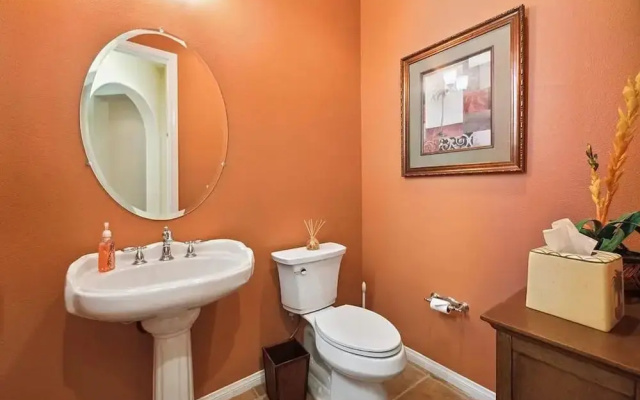 Stylish 2BR w Spa Patio