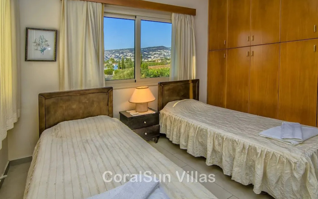 Amazing Pool, Complete Privacy, Amenities and Beach Nearby
