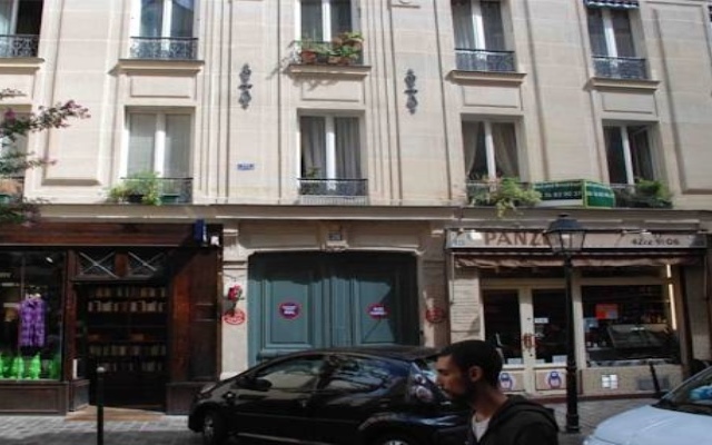 Апартаменты Apartment Le Marais Rosiers Париж вид на фасад