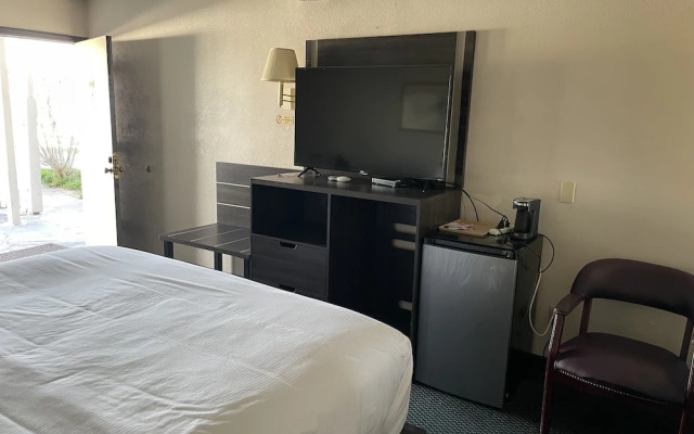 Landmark Inn