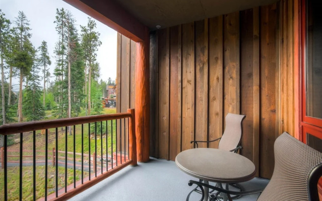 1 Bedroom Ski in, Ski Out Mountain Vacation Rental Just Steps from the Snowflake Ski Lift