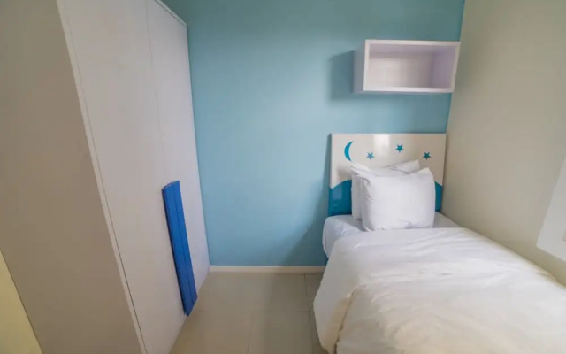 Cozy Apartment at Parahyangan Residence with Direct Access to Swimming Pool