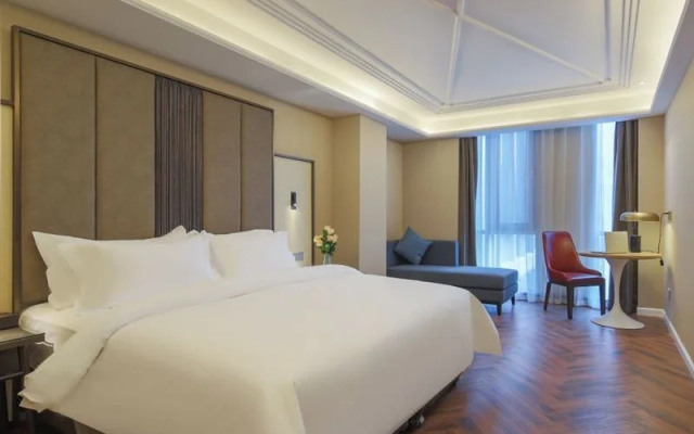 Jinjiang Metropolo Hotel ( NanJing Nan Railway Station Certre)