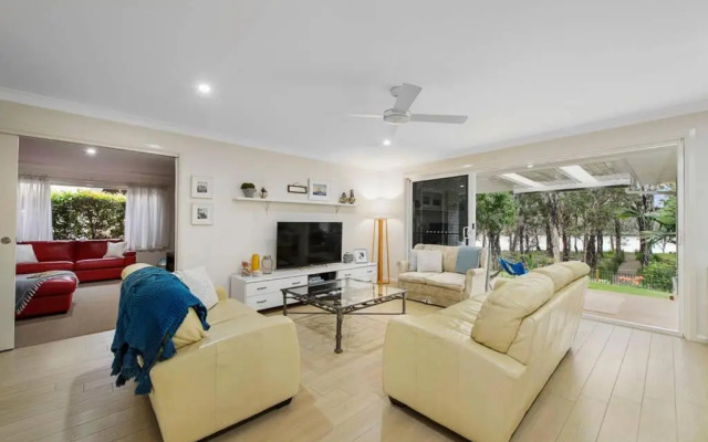 Lakehouse10 - private lake access, beach, shops