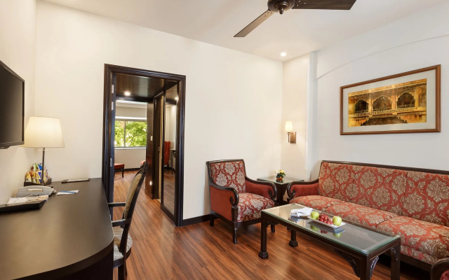 La Place Sarovar Portico, Lucknow